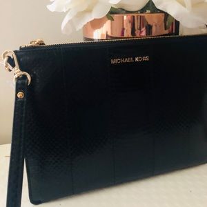 🎀 Michael Michael Kors Medium Snake Pouch
